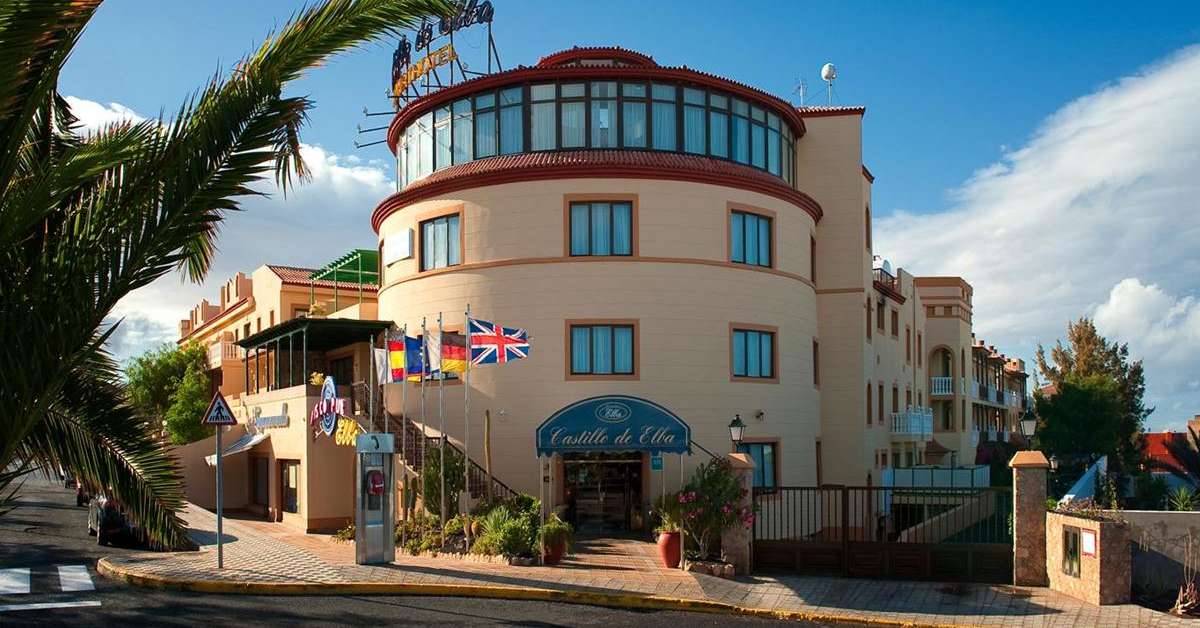Een foto van de buitenkant van Elba Lucia Sport & Suite Hotel