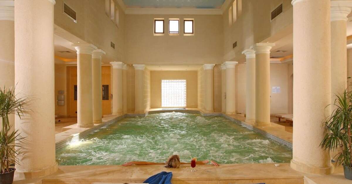 Een foto van het zwembad bij Jaz Mirabel Beach