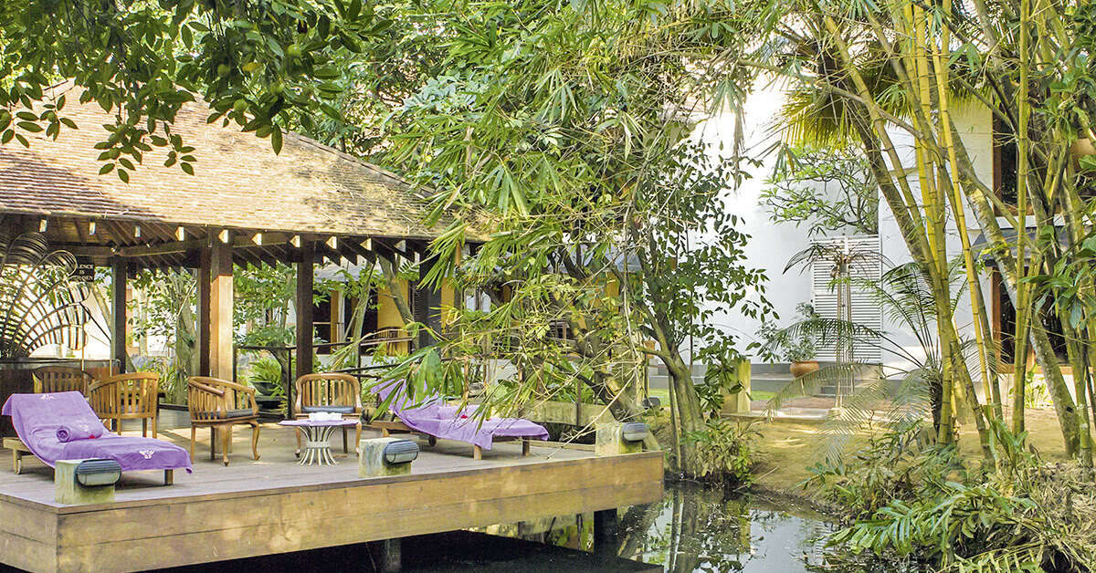 Een foto van het terras bij Tangerine Beach Hotel