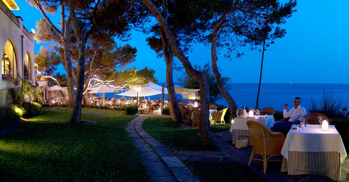 Een foto van het terras bij Hotel Bendinat