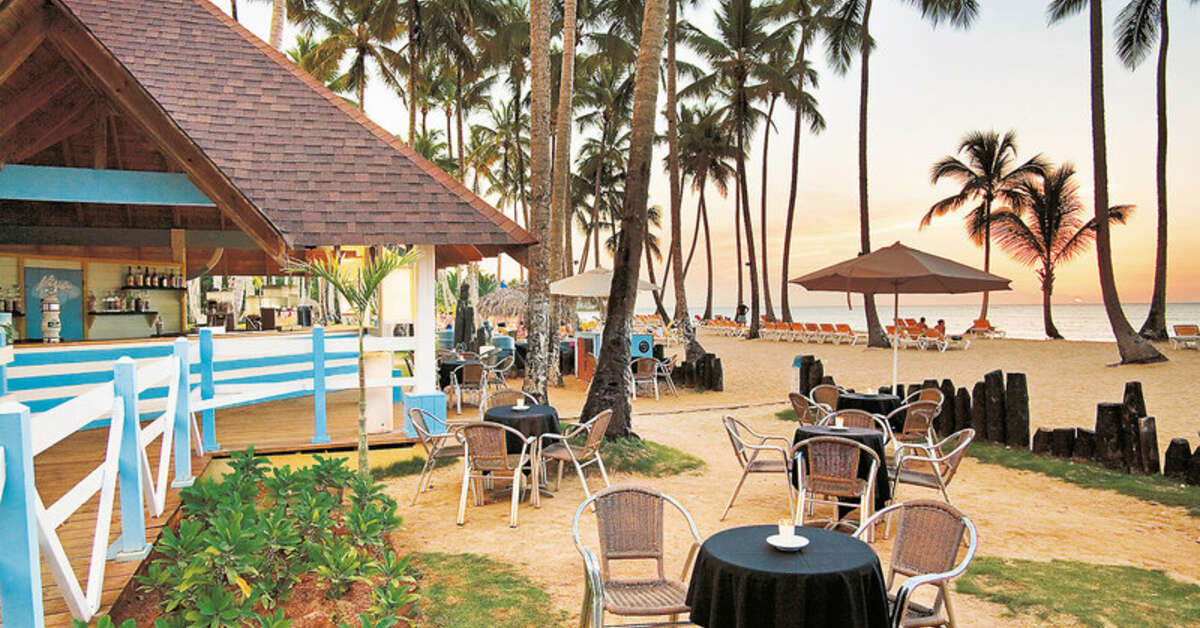 Een foto van het terras bij Viva Wyndham V Samana