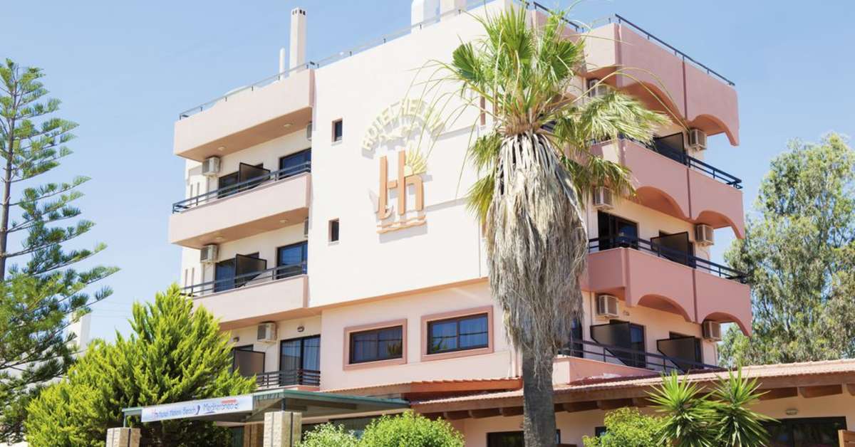 Een foto van de buitenkant van Heleni Beach Hotel