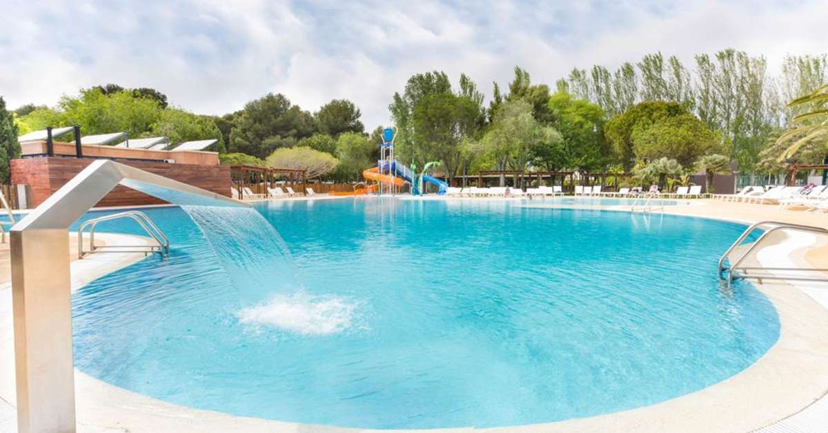Een foto van het zwembad bij Tamarit Park Resort