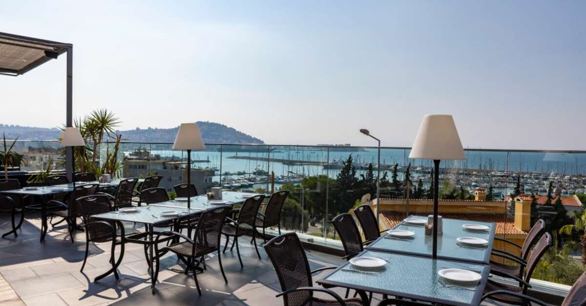Een foto van het terras bij Elite World Kusadasi