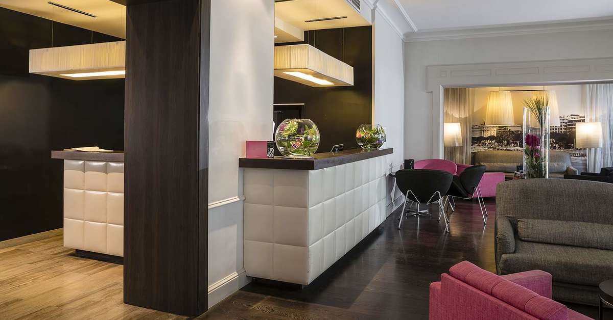 Een foto van het interieur van Hotel Le Canberra