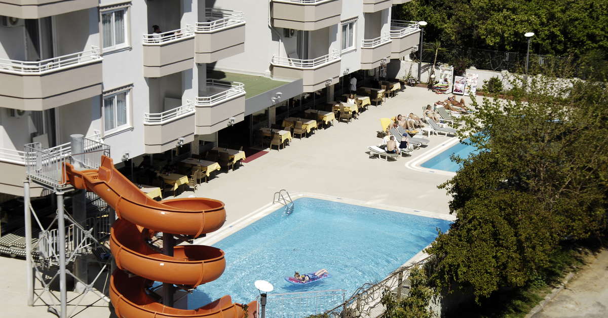 Ein Foto vom Pool im Sealine Hotel