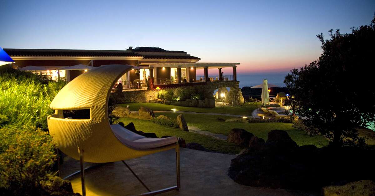 Een foto van het terras bij Bajaloglia Resort