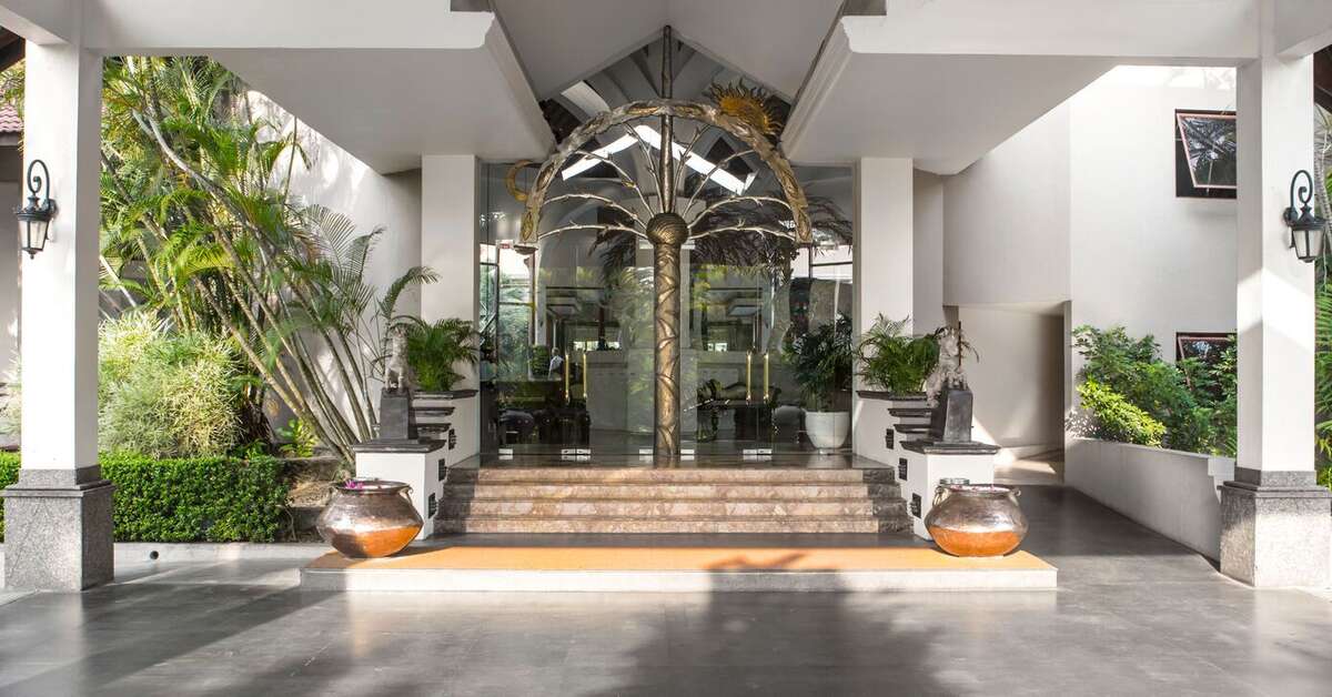 Een foto van de buitenkant van Royal Palms Beach Resort