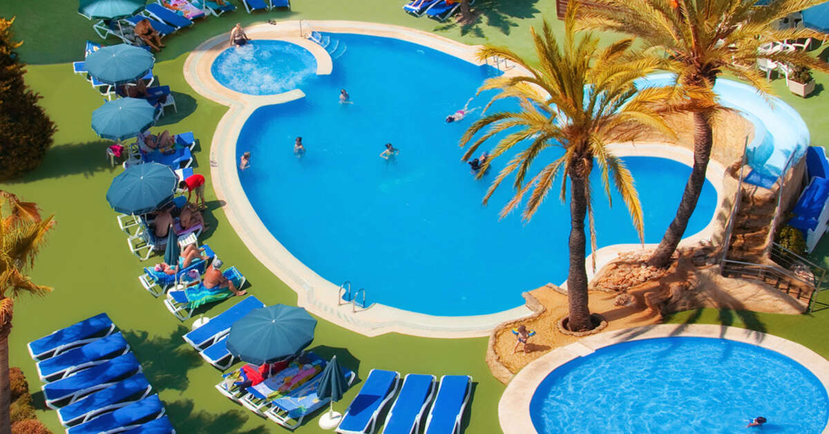 Een foto van het zwembad bij RH Corona del Mar