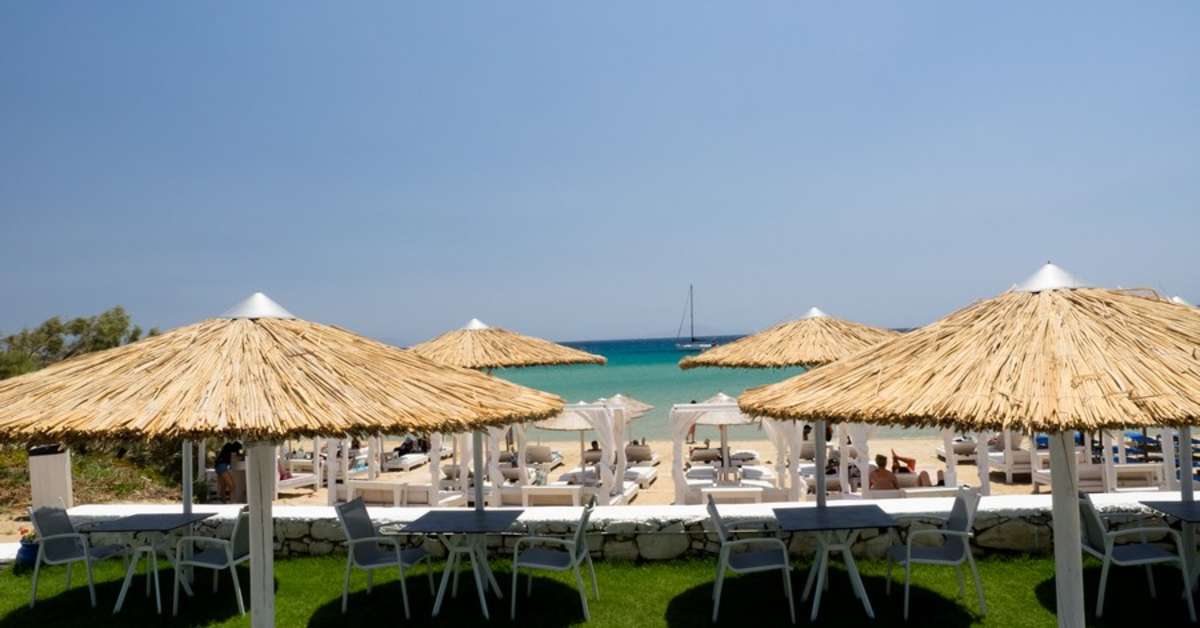 Een foto van het terras bij Amaryllis Paros Beach Hotel