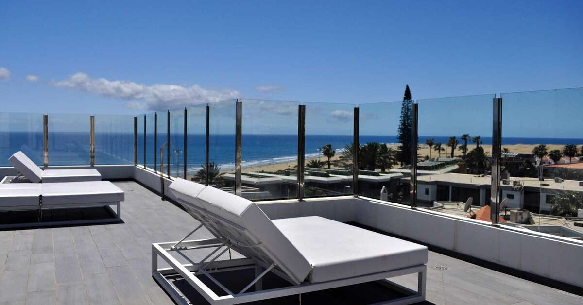 Een foto van het terras bij Appartementen El Palmar