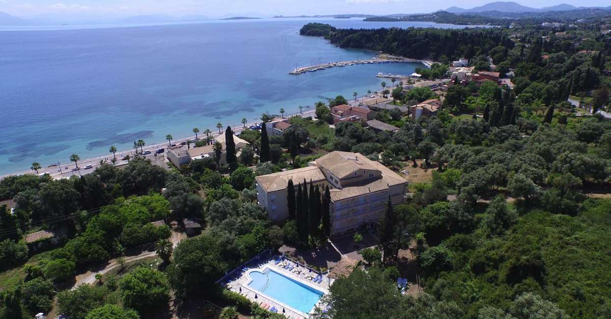 Een foto van het zwembad bij Ipsos Beach Hotel