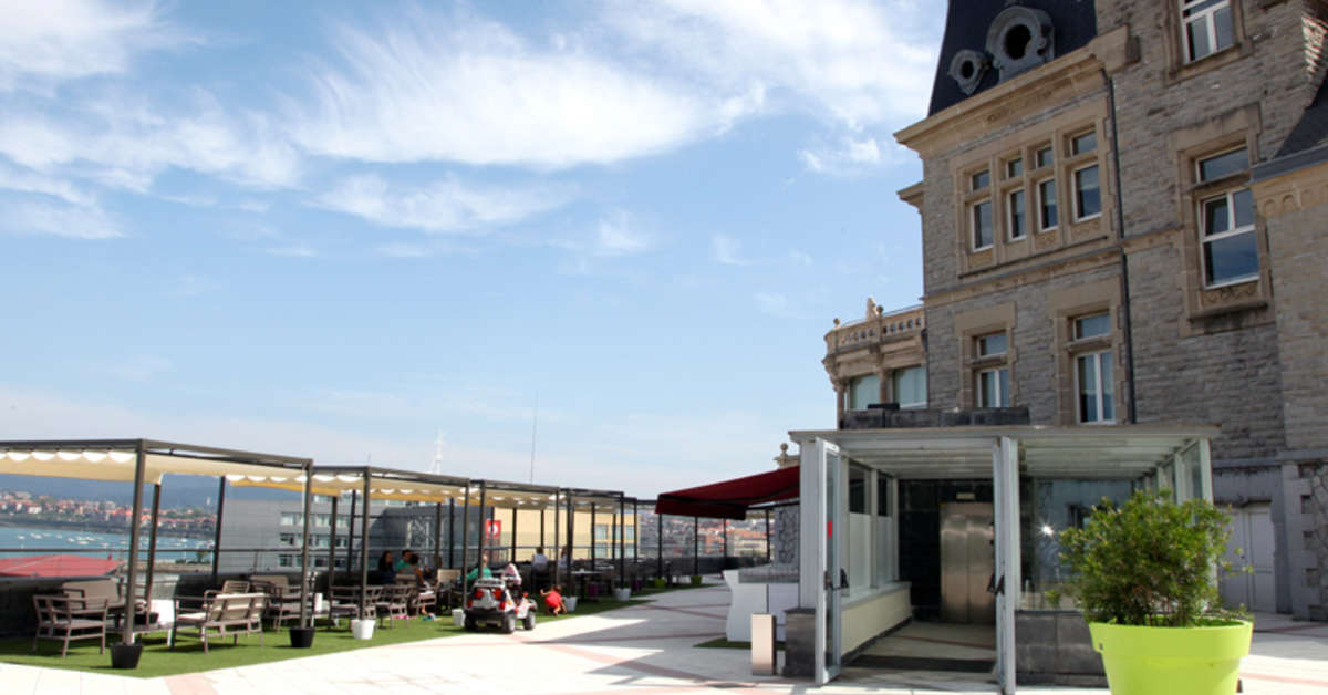 Een foto van de buitenkant van URH Palacio de Oriol Hotel