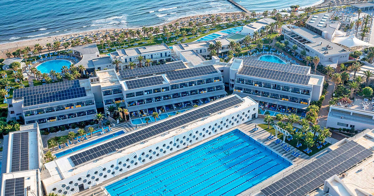 Een foto van het zwembad bij Lyttos Beach