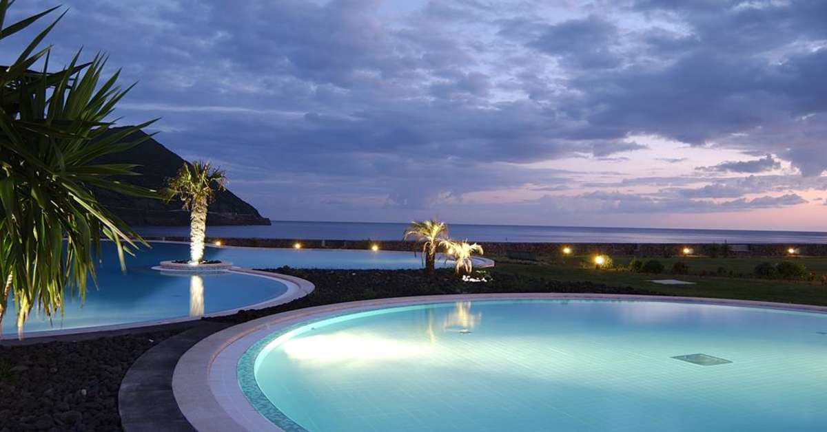 Een foto van het zwembad bij Terceira Mar Hotel
