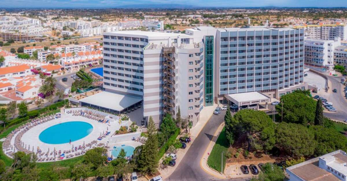 Een foto van de buitenkant van Jupiter Albufeira Hotel