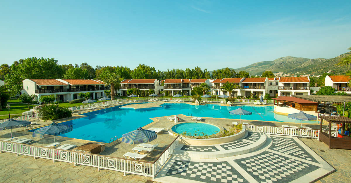 Een foto van de buitenkant van Golden Coast Hotel & Bungalows