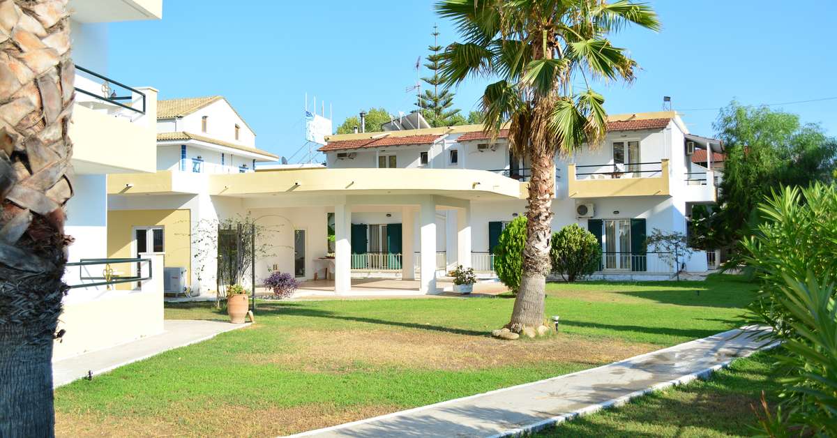 Ein Foto von der Außenansicht des Cavos Beach House