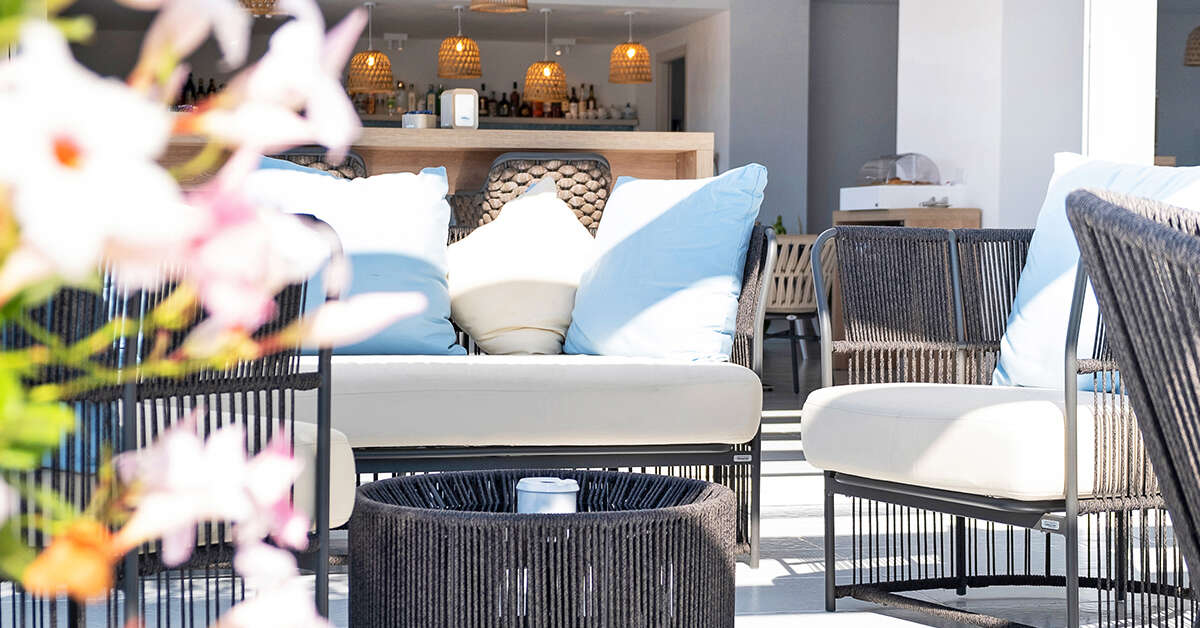 Een foto van het terras bij Hotel Blumarea