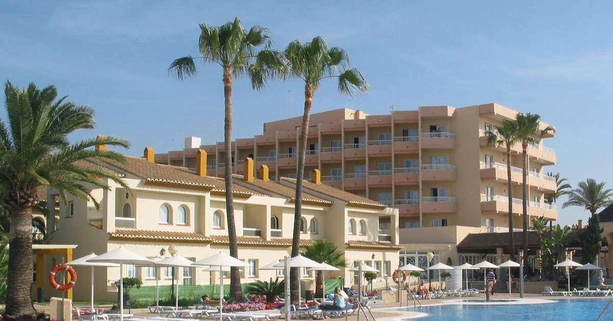 Een foto van het zwembad bij Occidental Torremolinos Playa
