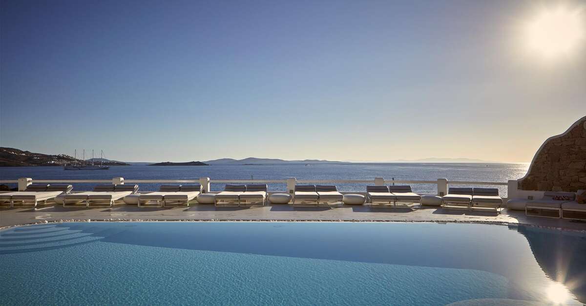 Een foto van het zwembad bij Kouros Hotel & Suites