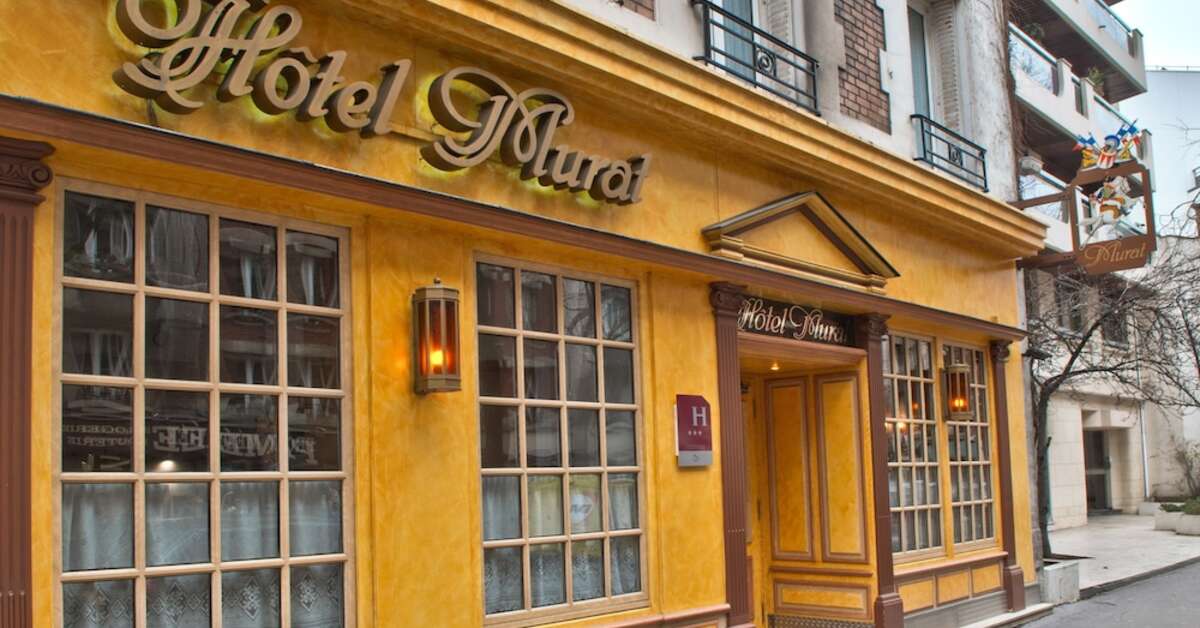 Een foto van de buitenkant van Hotel Murat