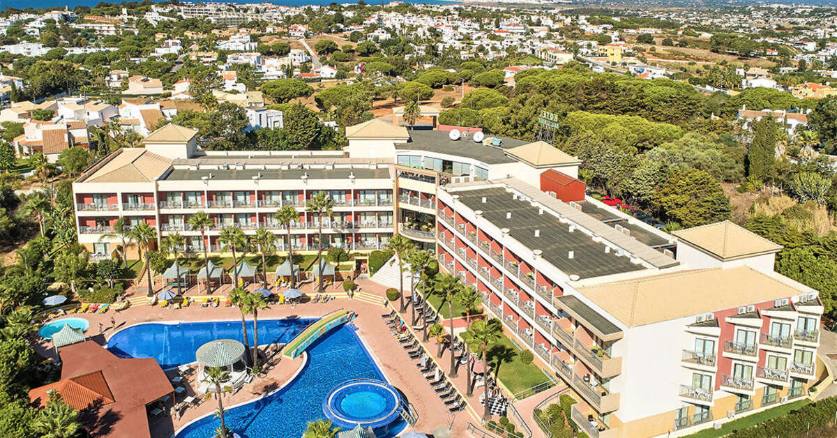 Een foto van de buitenkant van Hotel Baia Grande