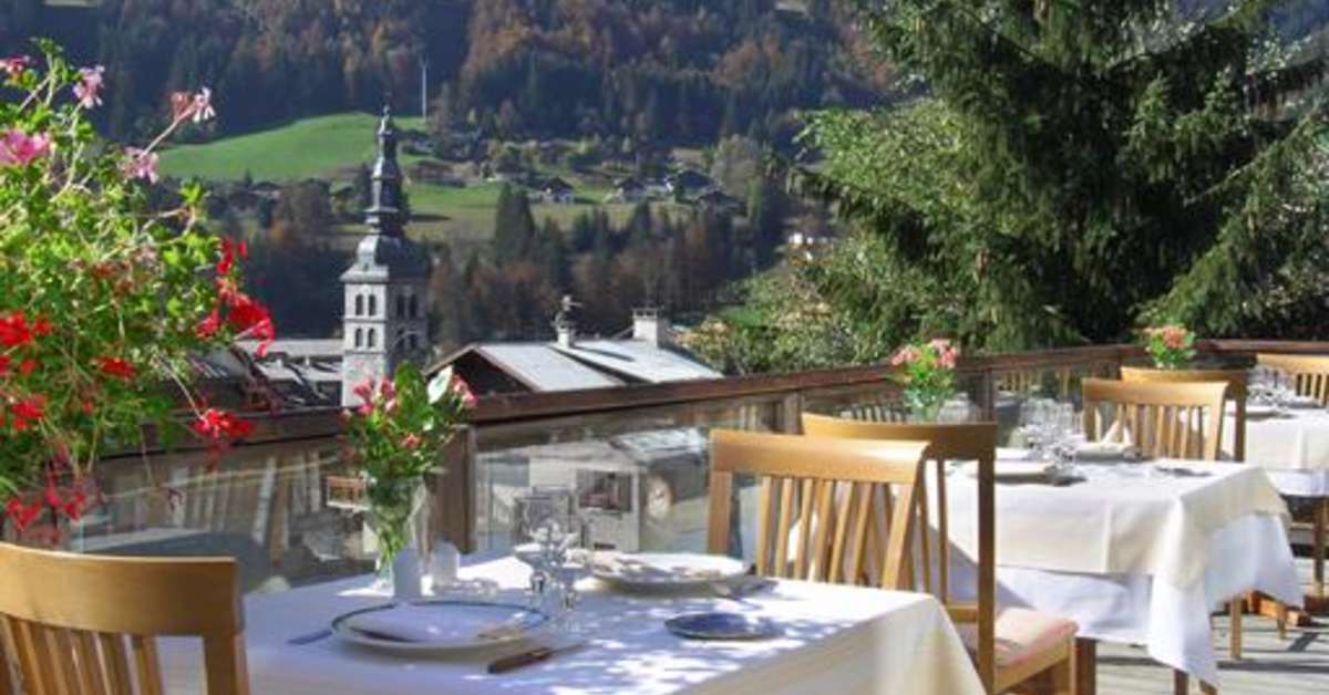 Een foto van het terras bij Hotel Alpen Roc