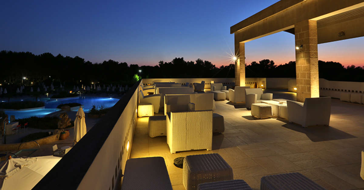 Een foto van het terras bij Vivosa Apulia Resort