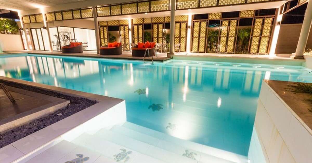 Een foto van het zwembad bij Proud Phuket Hotel