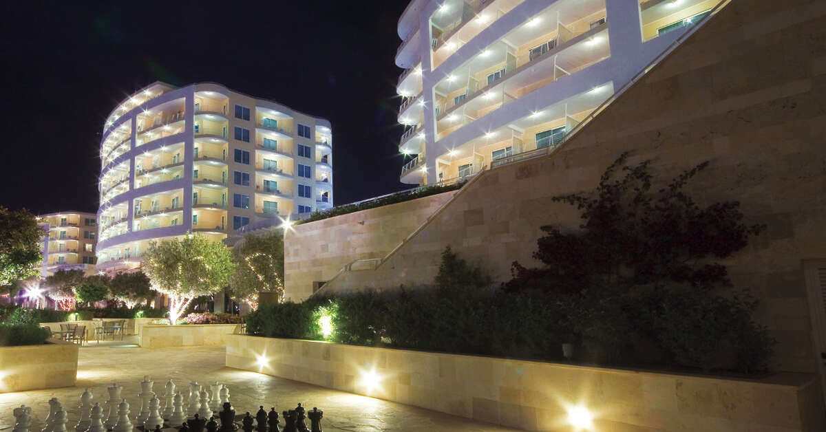 Ein Foto von der Außenansicht des Radisson Blu Resort & Spa Golden Sands