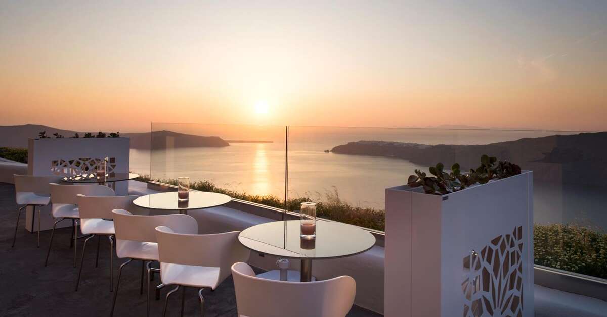 Ein Foto von der Terrasse im Avaton Resort & Spa