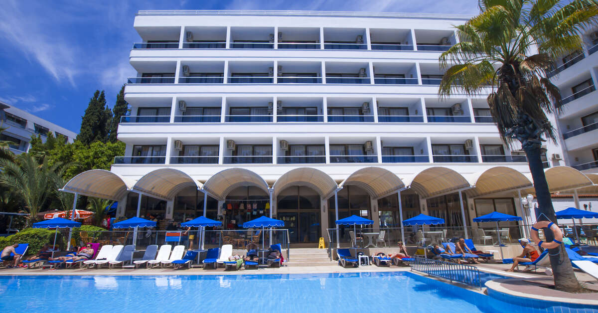 Een foto van het zwembad bij Hotel Kaya Maris