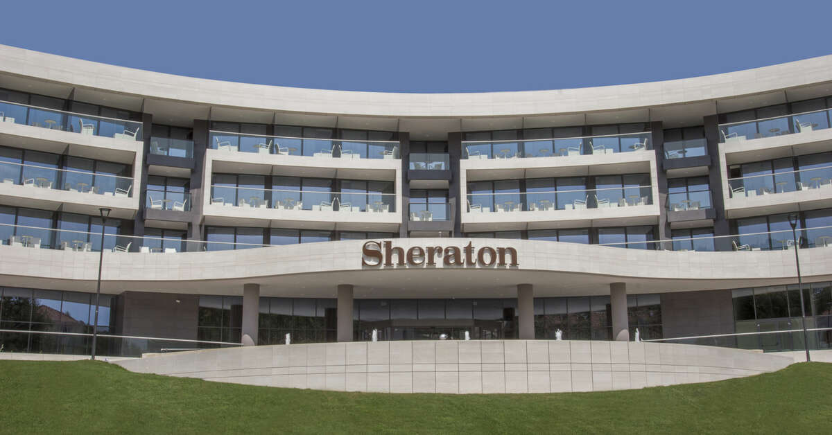 Een foto van de buitenkant van Sheraton Dubrovnik Riviera Hotel
