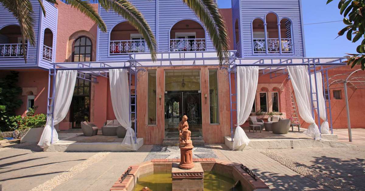 Ein Foto von der Außenansicht des Orpheas Resort