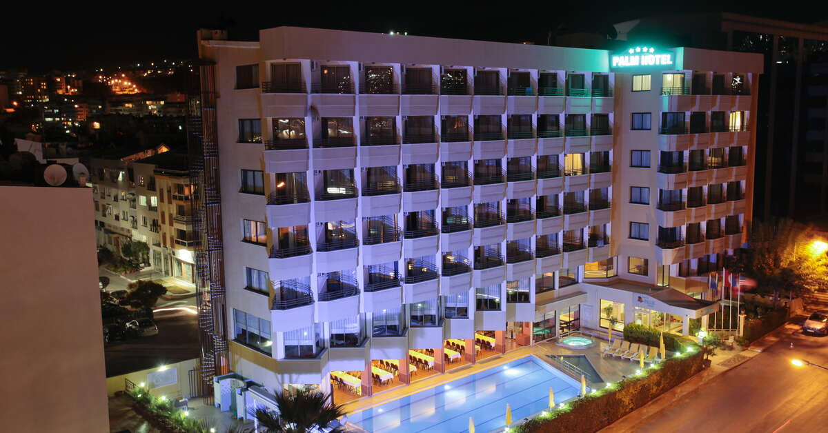 Een foto van het zwembad bij Palm Hotel