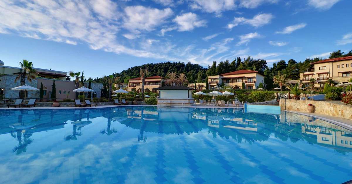 Een foto van het zwembad bij Hotel Aegean Melathron Thalasso & Spa