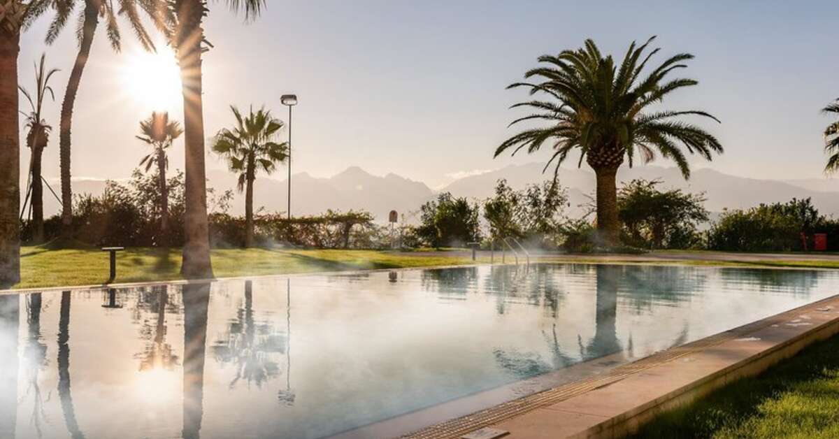 Een foto van het zwembad bij Akra V Hotel
