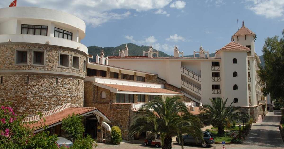 Een foto van de buitenkant van Marti Resort