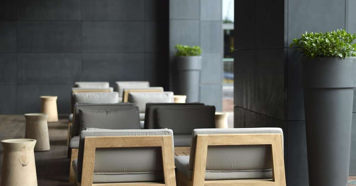 Een foto van het interieur van The Met Hotel