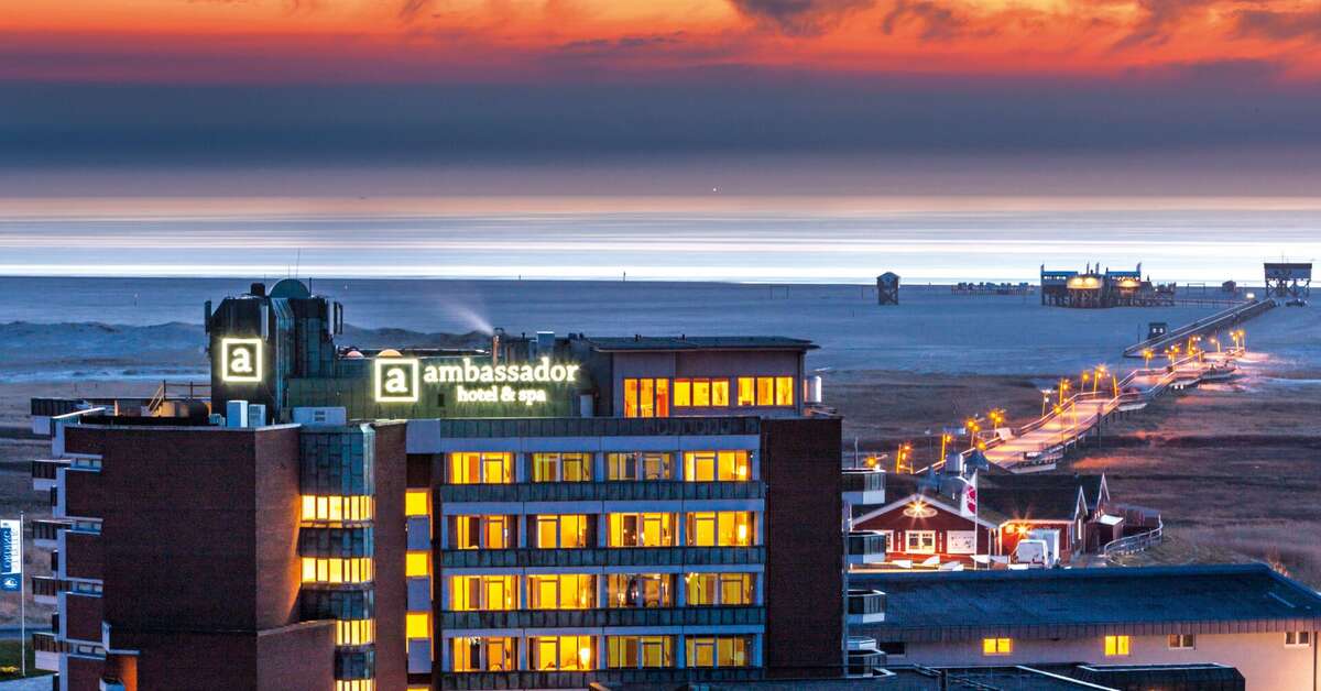 Een foto van de buitenkant van Ambassador Hotel & Spa