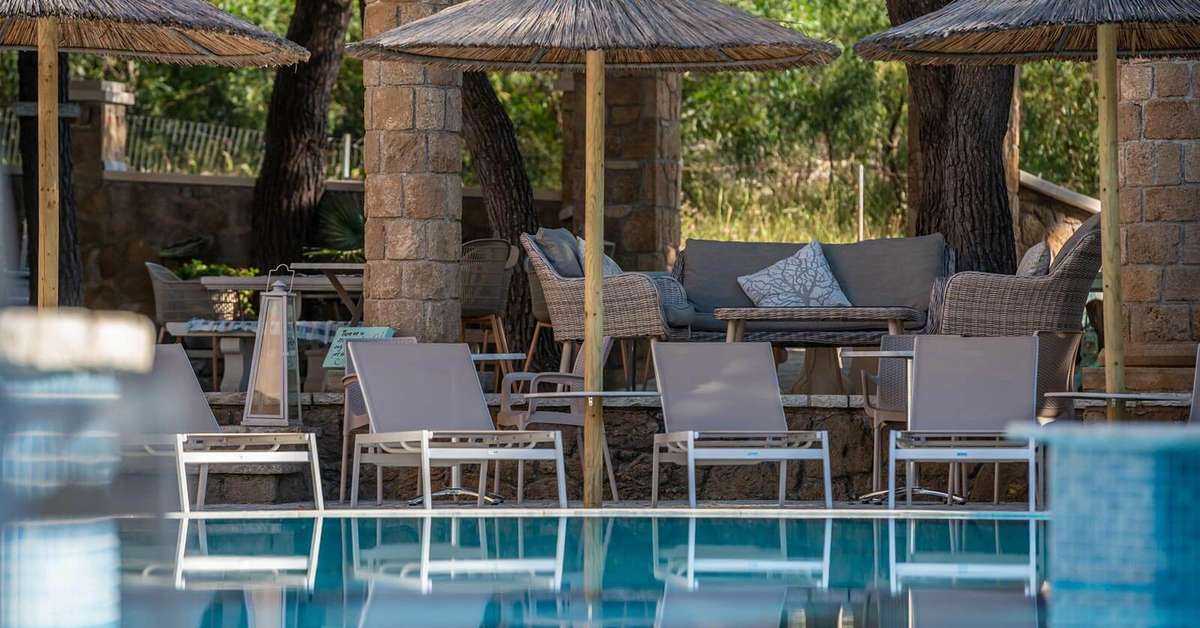 Een foto van het zwembad bij Hotel Vasilikos Beach