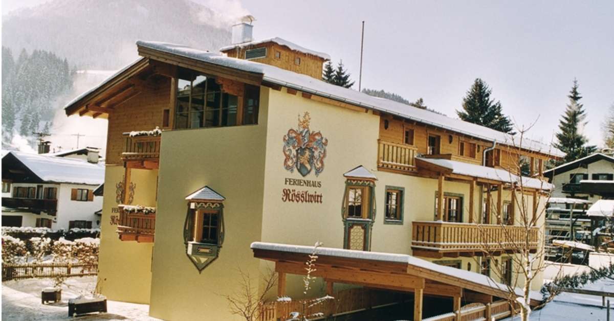 Een foto van de buitenkant van Hotel Rosslwirt