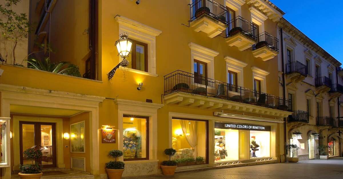 Een foto van de buitenkant van Hotel Isabella Taormina Sicily