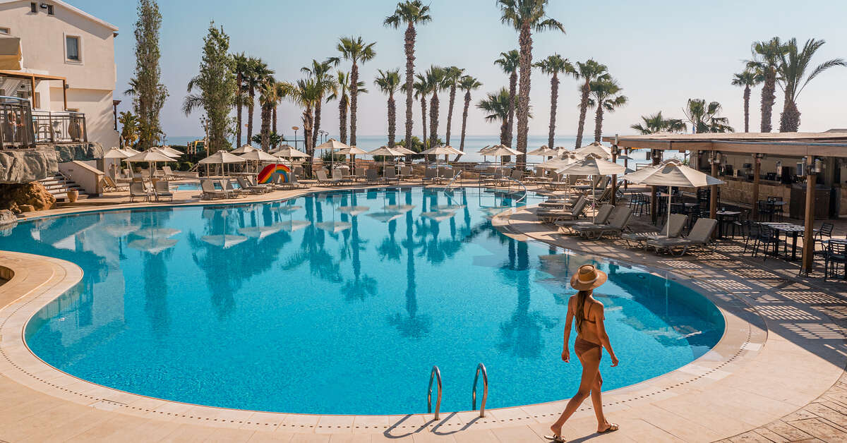 Een foto van het zwembad bij Louis Althea Beach