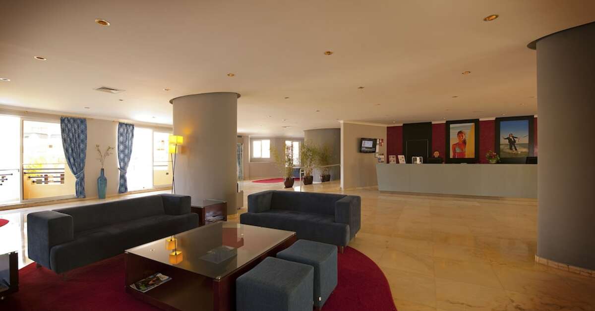 Een foto van het interieur van Vila Gale Nautico