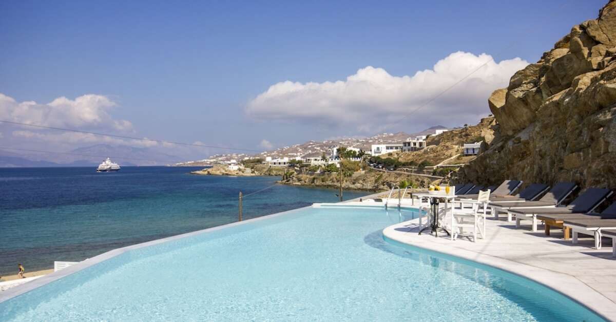 Een foto van het zwembad bij Mykonos Beach Hotel