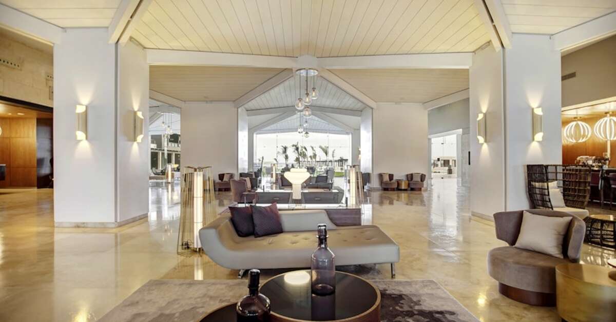 Een foto van het interieur van Royalton Blue Waters