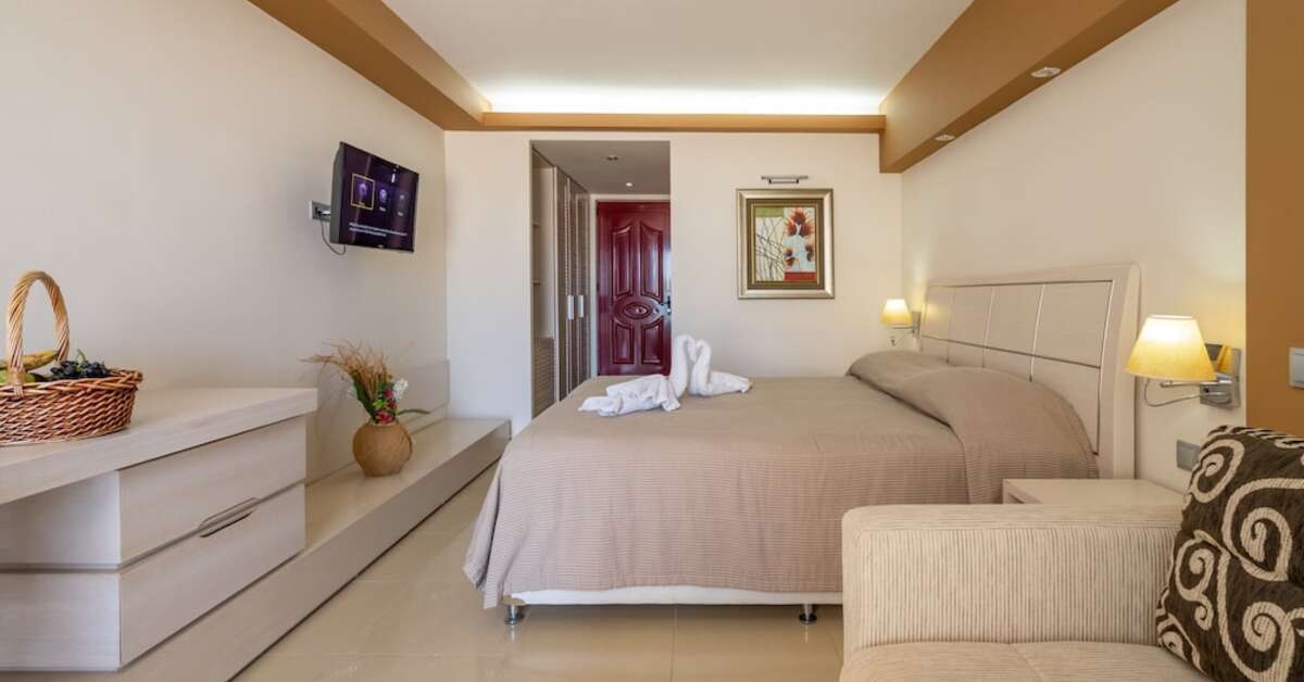 Een foto van Kamari Plus Hotel