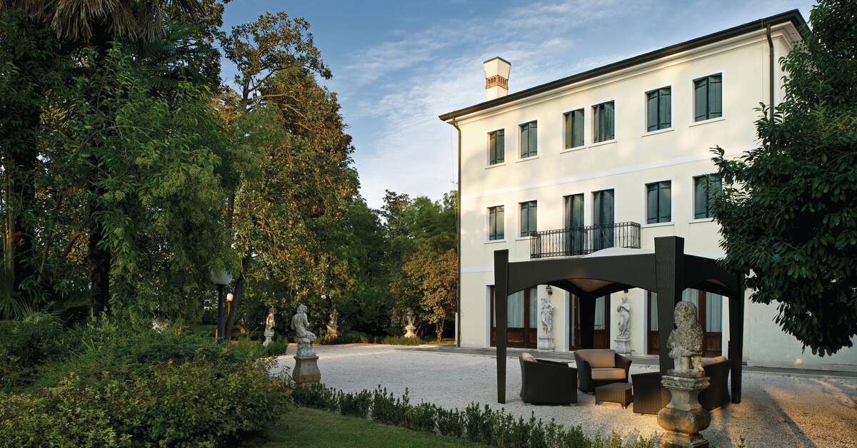 Een foto van de buitenkant van Villa Pace Park Hotel Bolognese